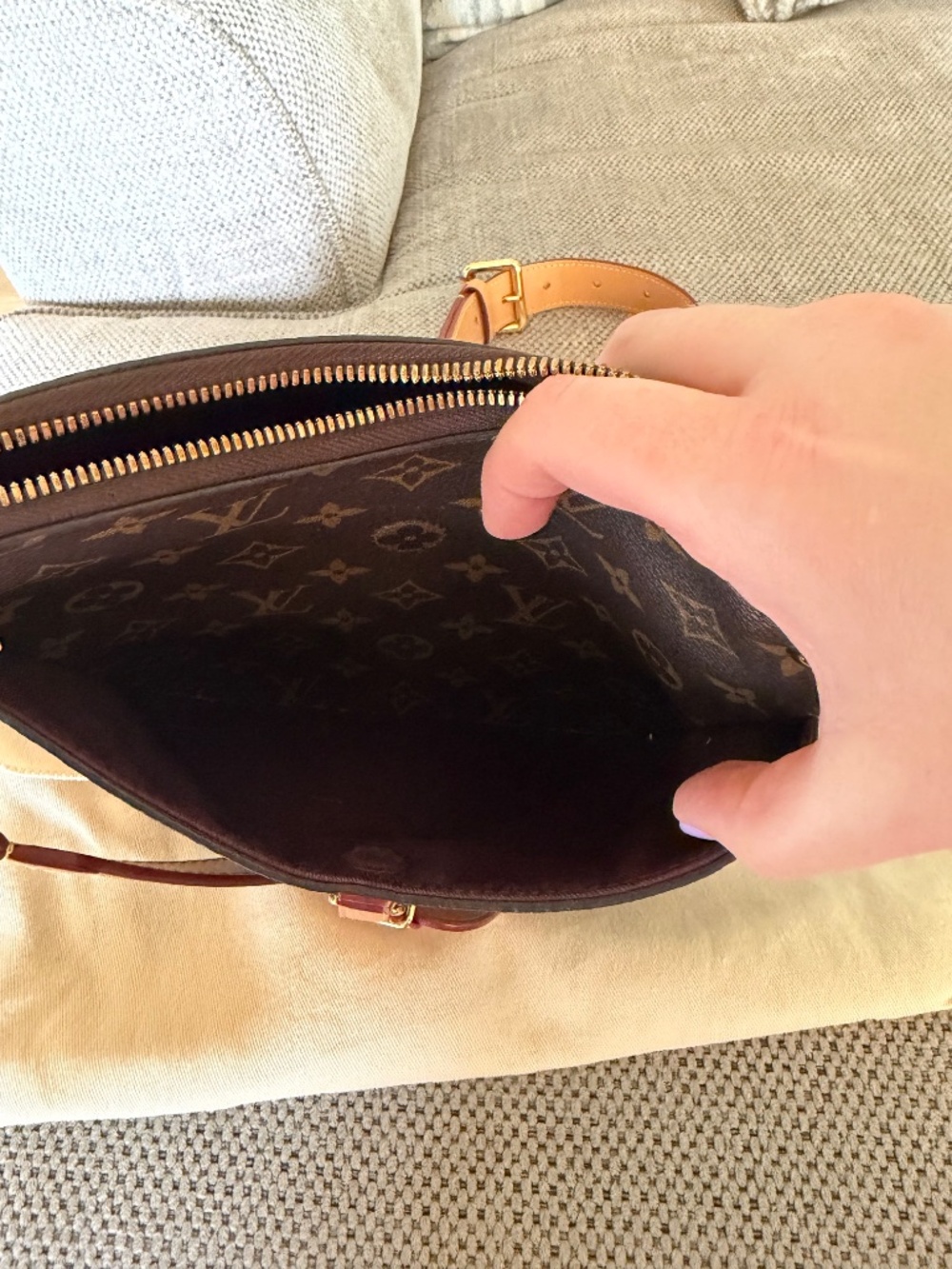 Louis Vuitton Odeon MM Monogram Crossbody – Excellent Condition – Authentic - Picture 6 of 11